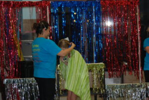 Coach-shannon-giving-her-kiddos-awards-at-a-swim-meet